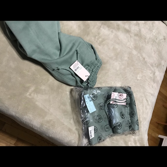 Brand new oversized 90’s joggers ! - Picture 5 of 6